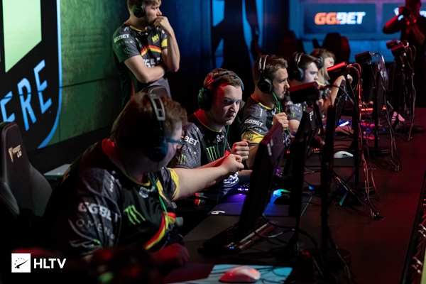 他以稳定的 他以稳定的