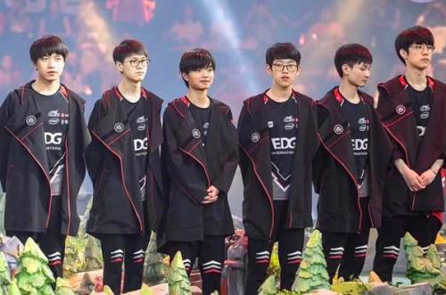 更是对他们 更是对他们