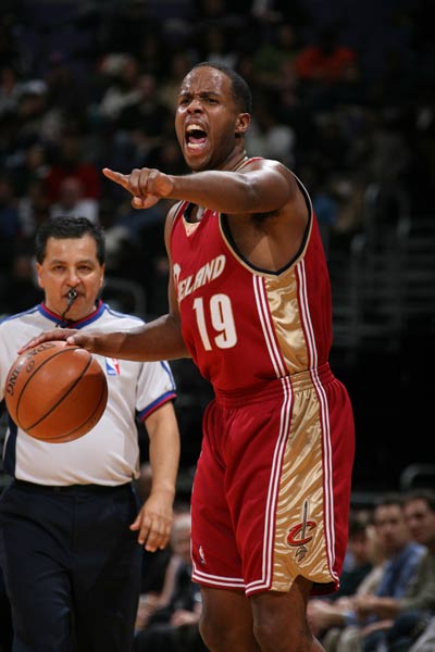 逼迫对手在 逼迫对手在